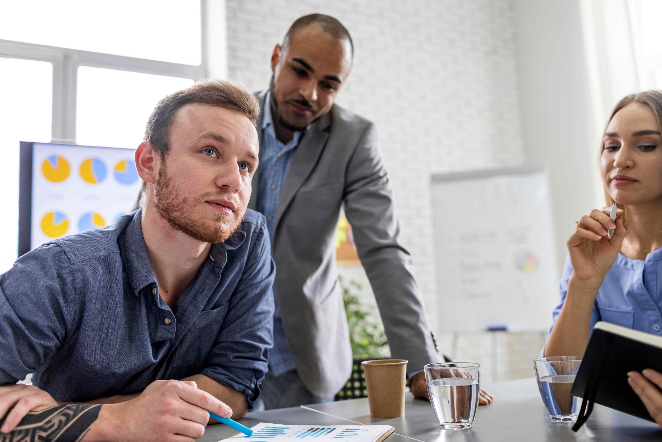 Liderança e formação de equipes (1) Liderança e formação de equipes (1)
